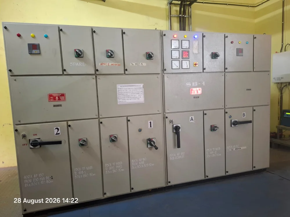 Main incomer and bus-coupler panel with changeover interlock, metering and indicators